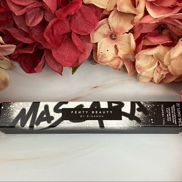 Fenty Beauty Full Frontal Volume Lift & Curl Mascara in Cuz I'm Black - Picture 6 of 10